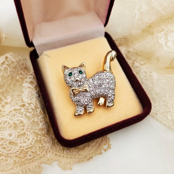 Cute Vintage Cat Pin, Gold Tone Sparkly Kitty Brooch - Picture 2 of 8
